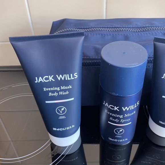 Jack wills - the wills wash bag gift set - vegan friendly - Picture 2 of 4